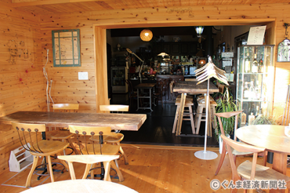 県産材を使った一角と、和風モダンのコーナーが整う