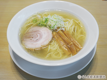定番メニューの「塩らーめん」